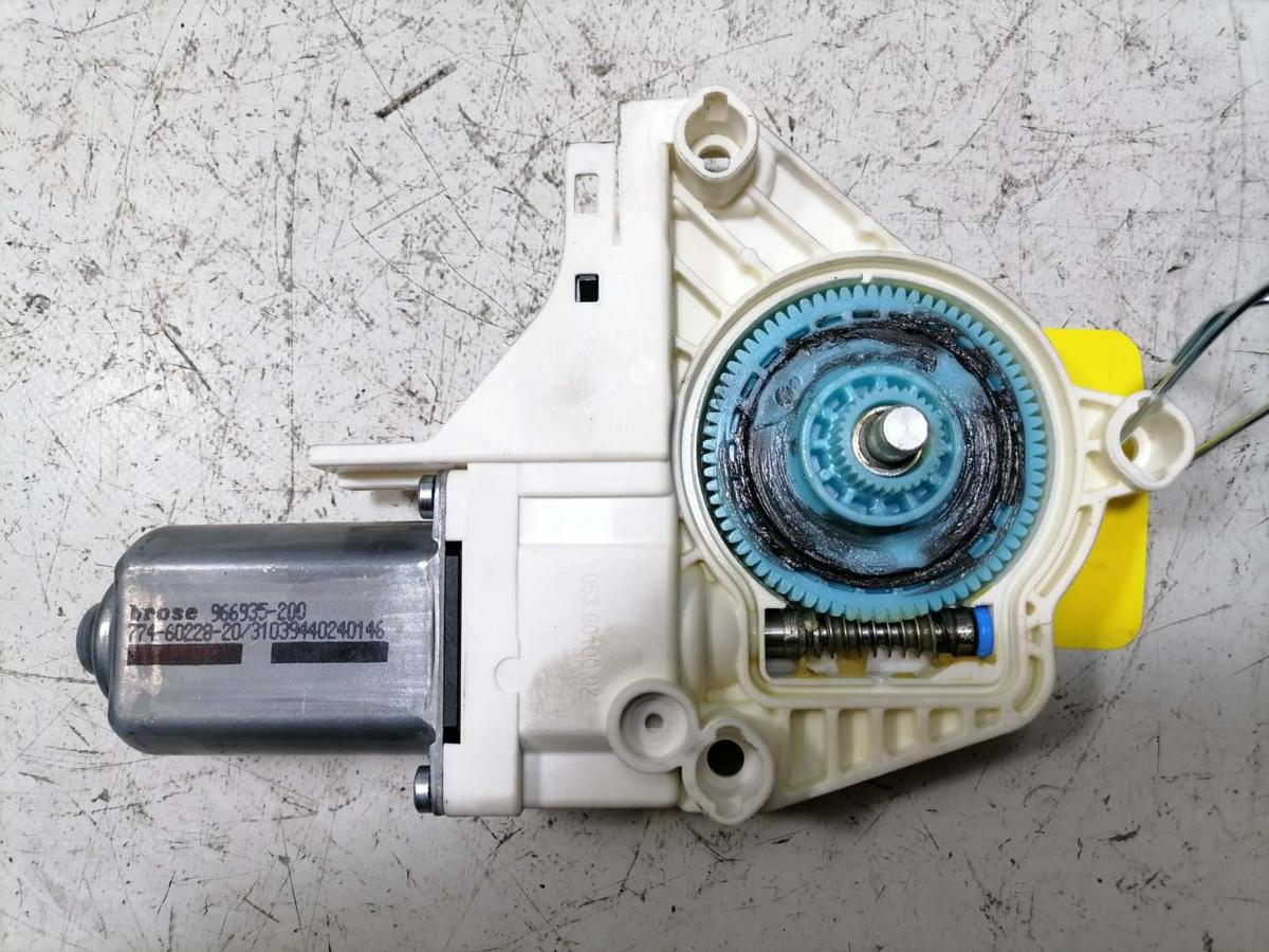 Audi A4 8K B8 original Fensterhebermotor vorn links Bj.2009